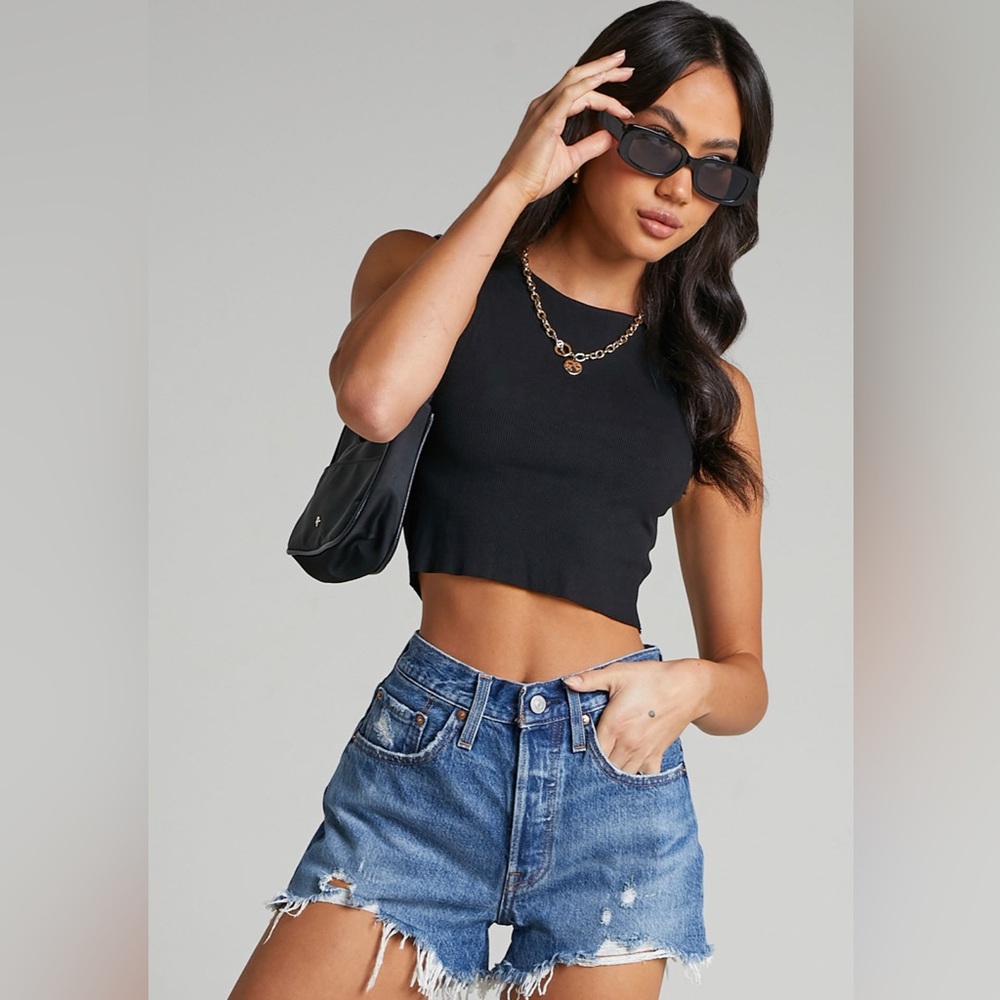 NWT Levi’s 501 Original High Rise Medium Wash Distressed Denim Shorts